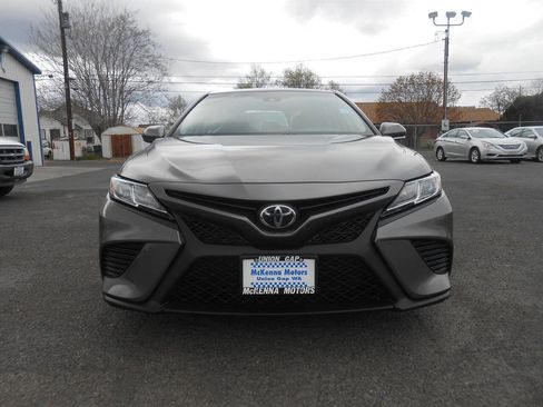 Used 2018 Toyota Camry SE w/ Moonroof Package image 5
