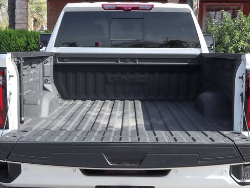 Used 2025 GMC Sierra 2500 Denali w/ Denali Reserve Package AWD/4WD image 8