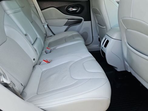 Used 2019 Jeep Cherokee Limited w/ Technology Group AWD/4WD image 21