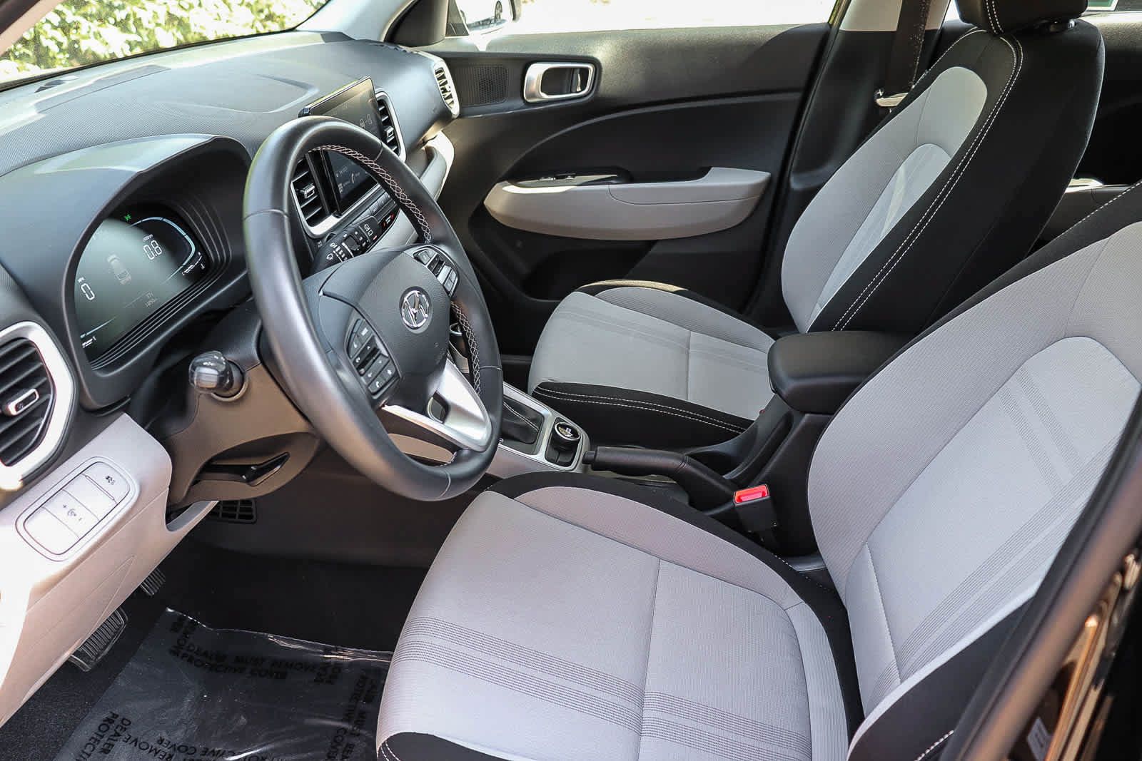 Used 2023 Hyundai Venue SEL w/ Cargo Package FWD image 19