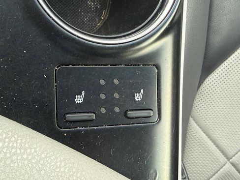 Used 2019 Toyota Camry XLE image 22