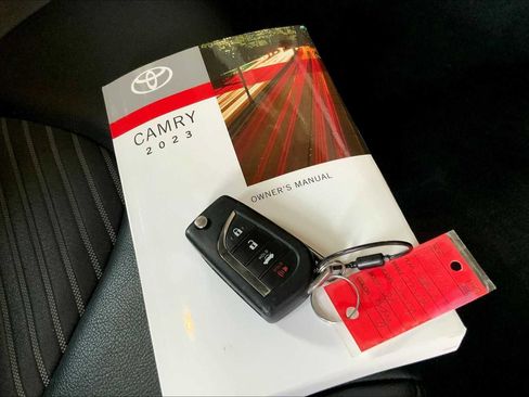 Used 2023 Toyota Camry SE image 12