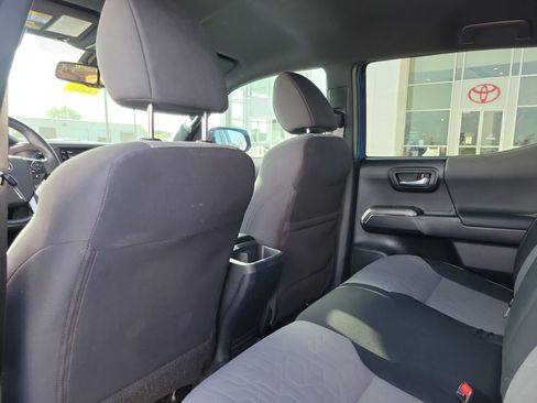 Used 2020 Toyota Tacoma TRD Sport AWD/4WD image 14