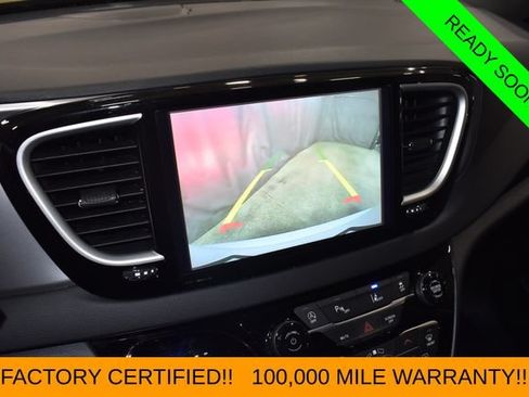 Certified 2025 Chrysler Pacifica Select FWD image 15