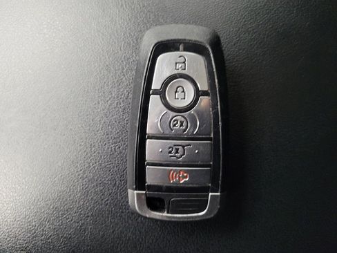 Used 2024 Ford Edge Titanium image 32