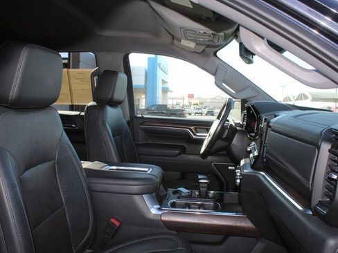 Used 2022 GMC Sierra 1500 SLT image 16