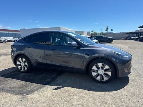 Used 2023 Tesla Model Y 2WD image 4