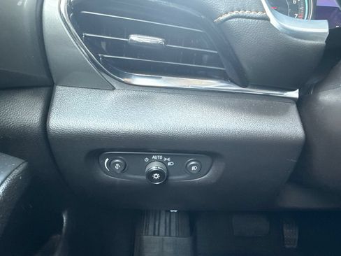 Used 2021 Chevrolet Traverse LT AWD/4WD image 37