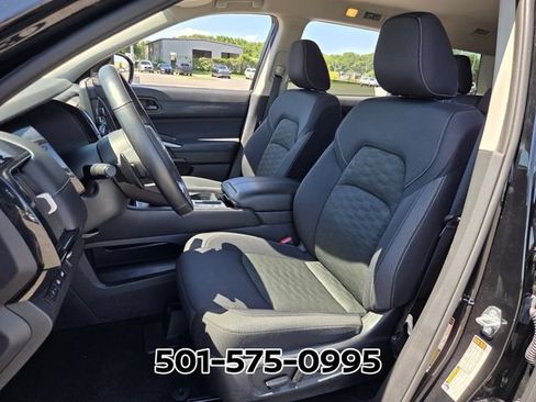 Used 2025 Nissan Pathfinder SV FWD image 8
