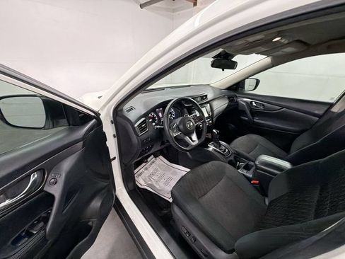 Used 2020 Nissan Rogue SV FWD image 10