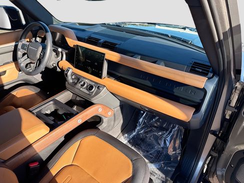 Used 2024 Land Rover Defender 110 X image 14