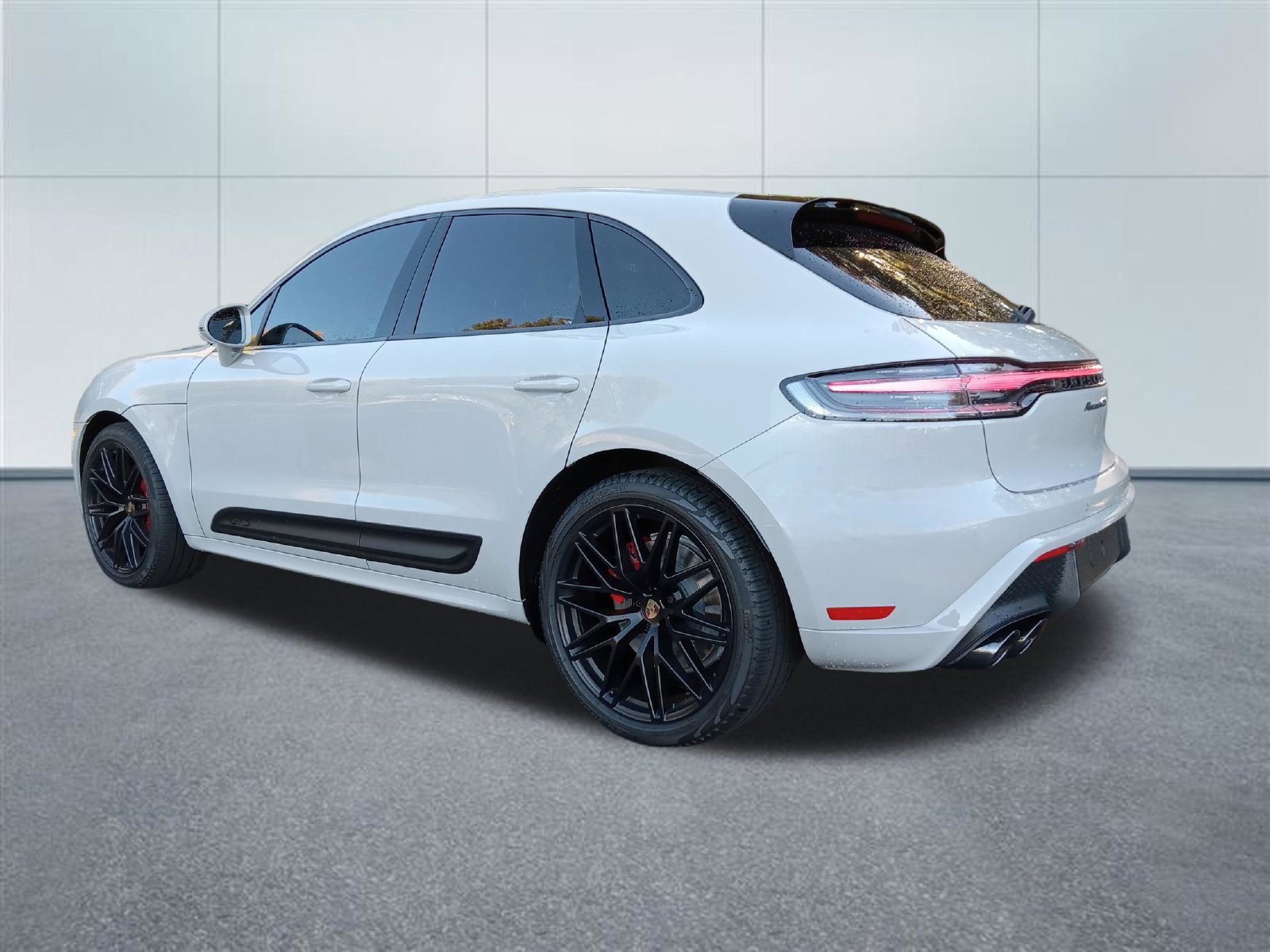 Used 2026 Porsche Macan GTS AWD/4WD image 3