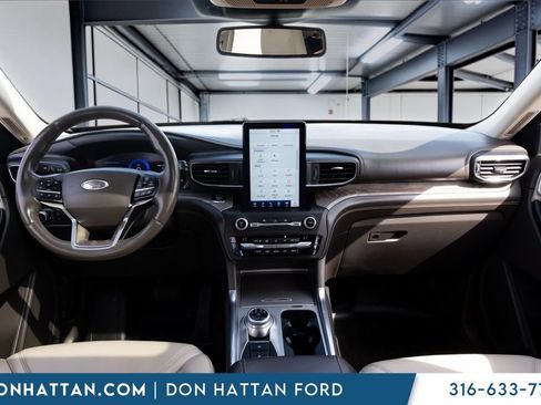 Used 2020 Ford Explorer Platinum w/ Premium Technology Package AWD/4WD image 5