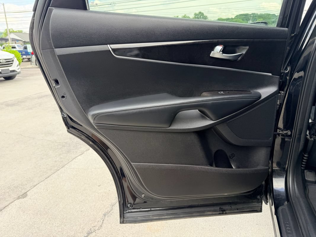 Used 2018 Kia Sorento FWD image 25
