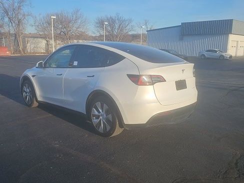 Used 2021 Tesla Model Y Long Range image 15