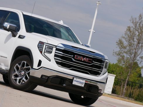 Used 2023 GMC Sierra 1500 SLT RWD image 38