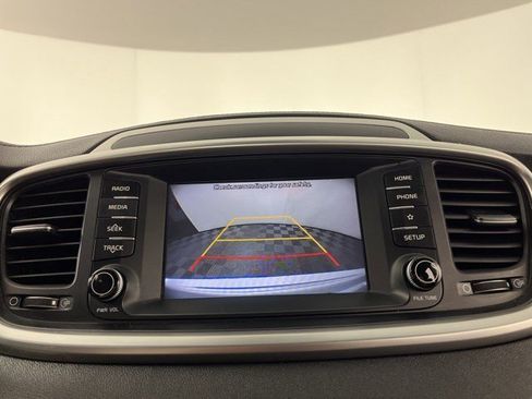 Used 2020 Kia Sorento LX image 21
