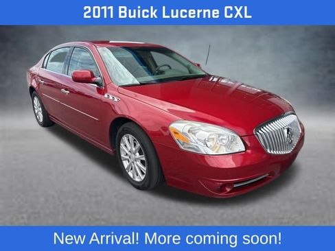 Used 2011 Buick Lucerne CXL image 2
