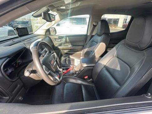 Used 2015 GMC Canyon SLT image 2