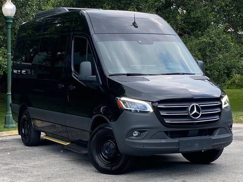 Used 2024 Mercedes-Benz Sprinter 2500 image 3