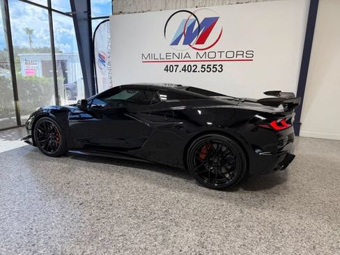 Used 2025 Chevrolet Corvette Z06 w/ Z07 Performance Package RWD image 2