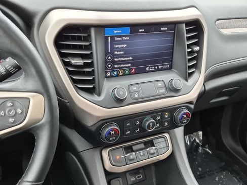 Used 2023 GMC Acadia Denali w/ Denali Ultimate Package AWD/4WD image 16