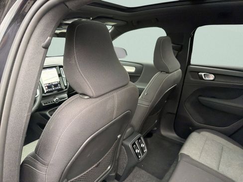 Used 2024 Volvo XC40 B5 Core AWD/4WD image 16
