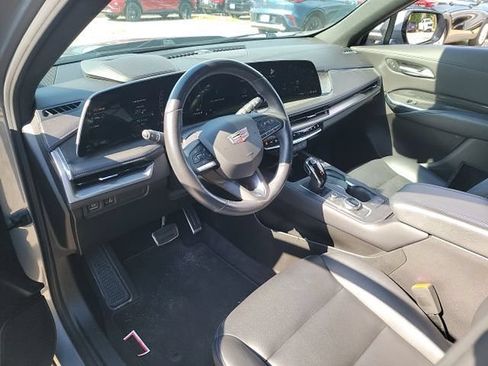 Used 2024 Cadillac XT4 Sport w/ Technology Package FWD image 9