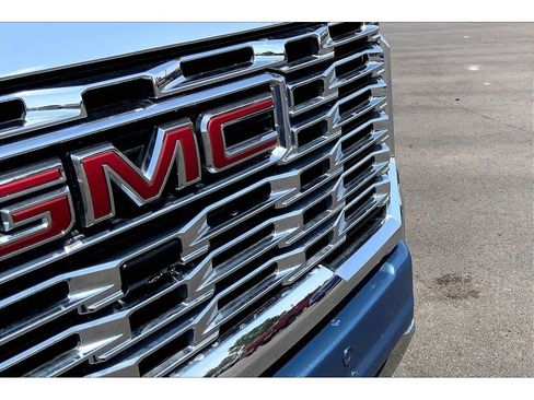 Used 2025 GMC Sierra 2500 Denali w/ Denali Reserve Package AWD/4WD image 32