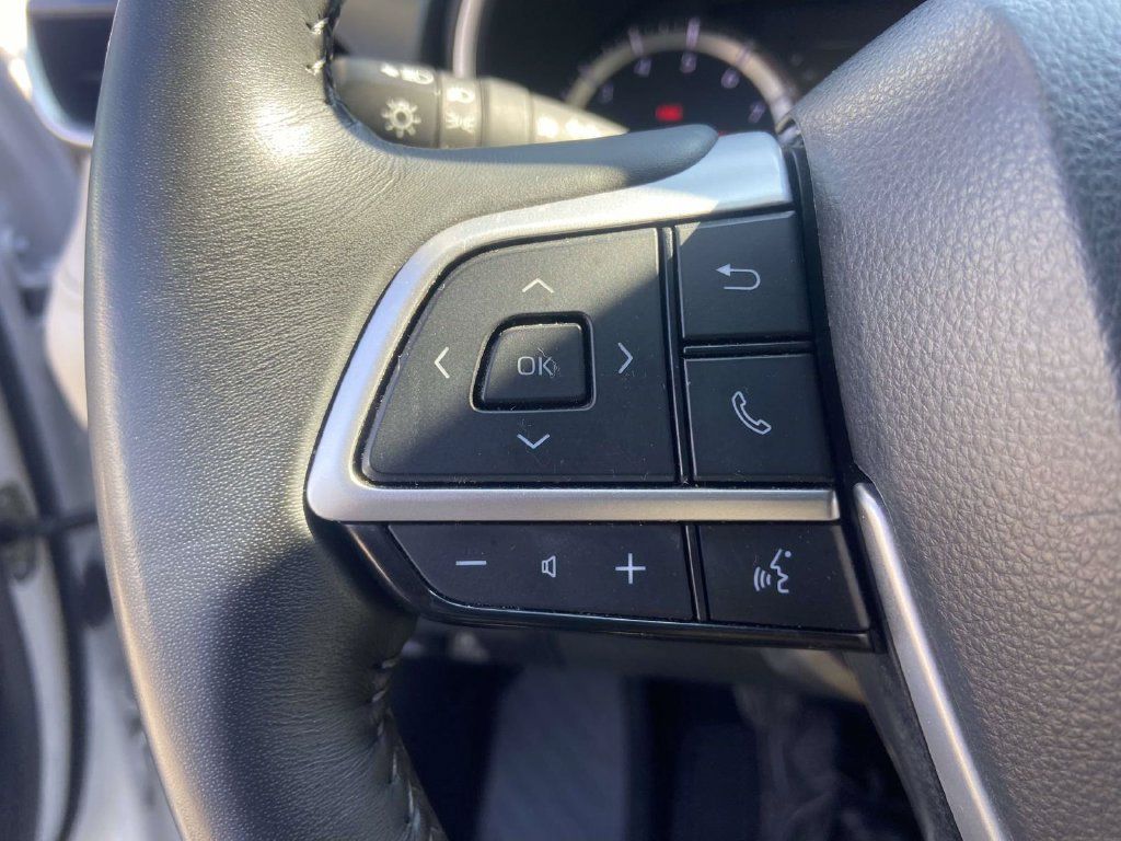 Used 2024 Toyota Highlander XLE FWD image 30