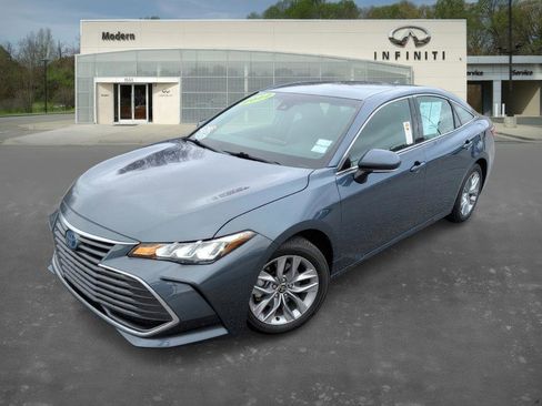 Used 2022 Toyota Avalon XLE image 1