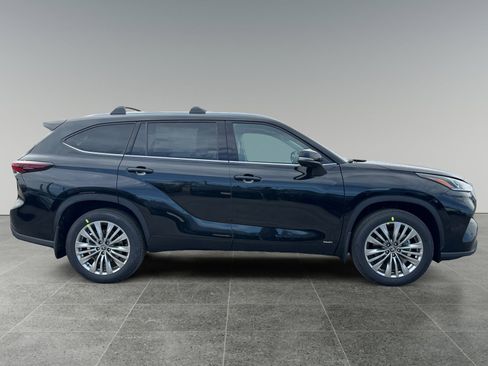 New 2026 Toyota Highlander Platinum AWD/4WD image 6