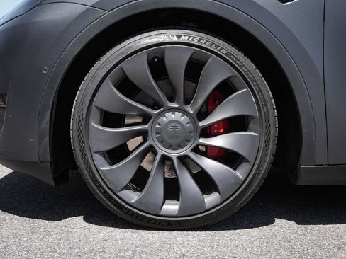 Used 2022 Tesla Model Y Performance AWD/4WD image 13