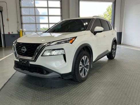 Used 2023 Nissan Rogue SV w/ SV Premium B Package FWD image 2