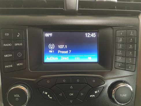 Used 2018 Ford Fusion SE FWD image 25