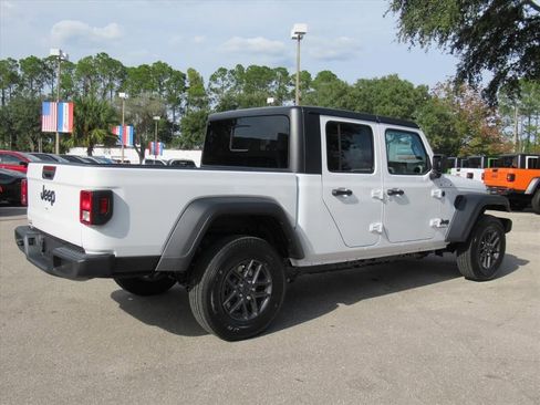 New 2025 Jeep Gladiator Sport image 7