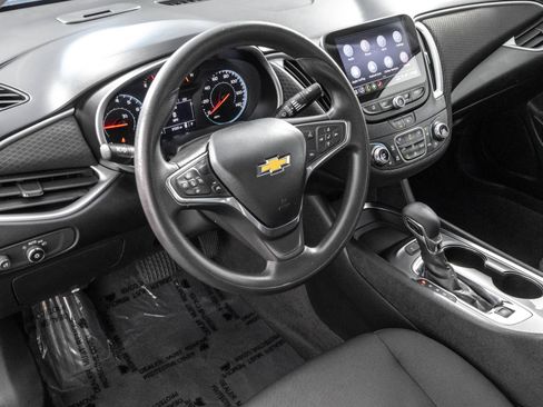 Used 2025 Chevrolet Malibu LT FWD image 5