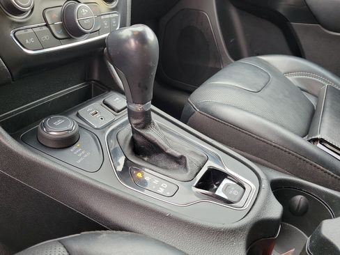 Used 2023 Jeep Cherokee Altitude Lux image 29