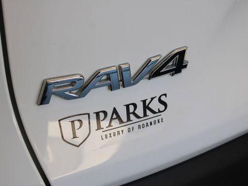 Used 2022 Toyota RAV4 XLE FWD image 35