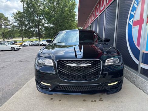 Used 2018 Chrysler 300 S w/ 300S Premium Group image 7
