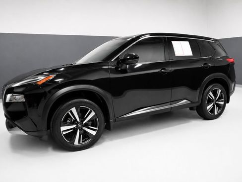 Certified 2022 Nissan Rogue Platinum w/ Head-Up Display Package FWD image 2