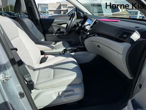 Used 2017 Honda Pilot Touring image 26