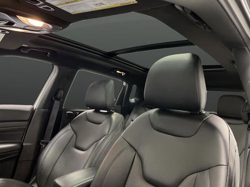 Certified 2025 Jeep Compass Limited w/ High Altitude Package image 7