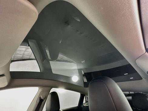 Used 2025 Tesla Model Y Long Range RWD image 25