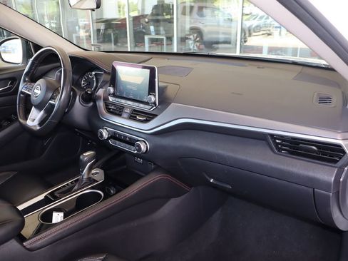 Used 2024 Nissan Altima 2.5 SR FWD image 39