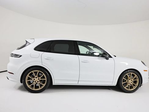 Certified 2025 Porsche Cayenne GTS AWD/4WD image 8
