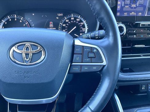 Used 2022 Toyota Highlander Platinum image 24