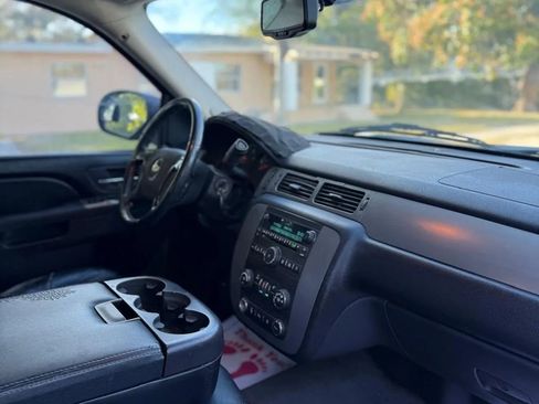 Used 2010 Chevrolet Avalanche LS w/ Convenience Package image 13