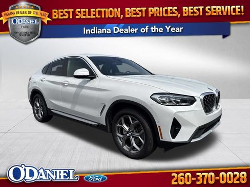 Used 2024 BMW X4 xDrive30i AWD/4WD image 1