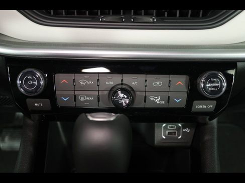 New 2026 Jeep Compass Limited image 18